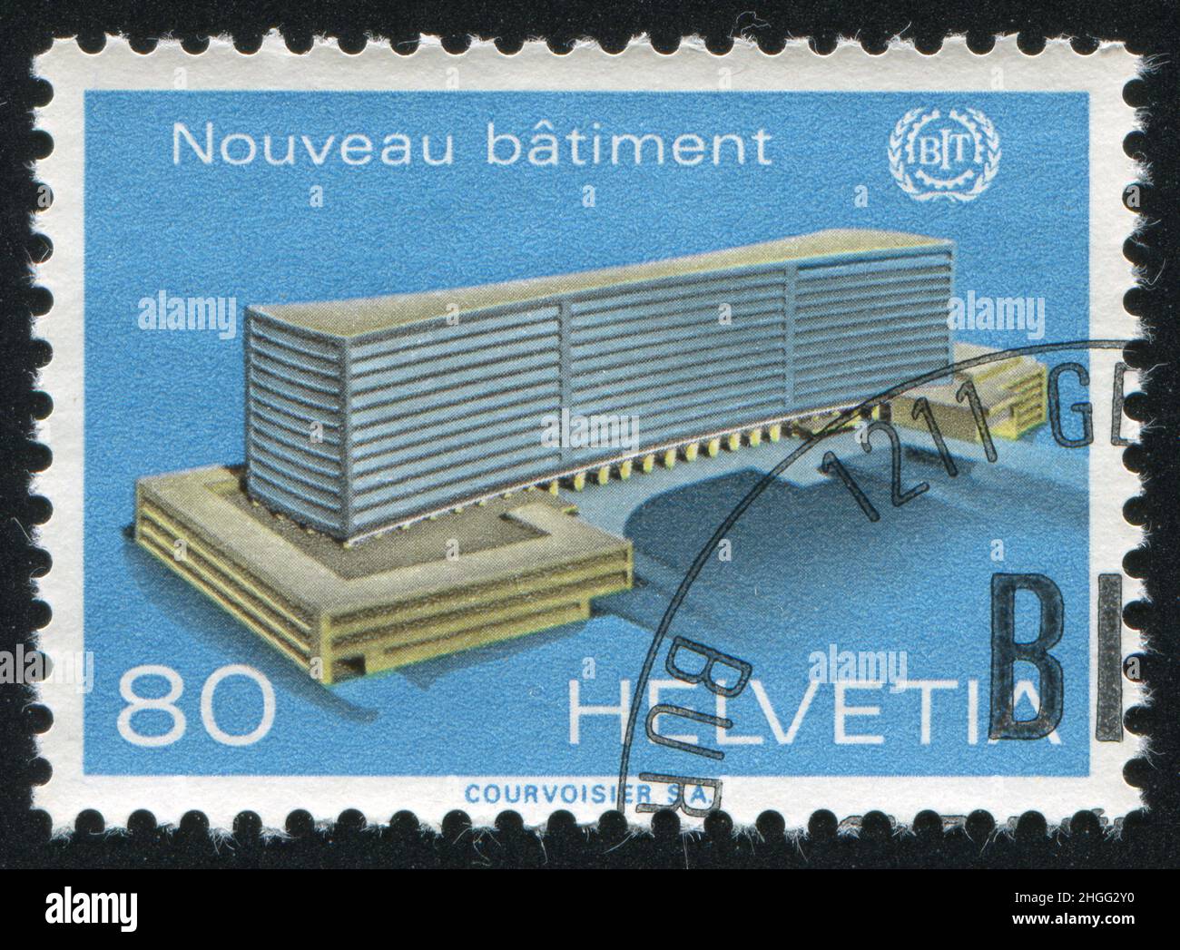 SUISSE - VERS 1974: Timbre imprimé par la Suisse, montre l'inauguration du nouveau bâtiment de l'Organisation internationale du travail, vers 1974 Banque D'Images