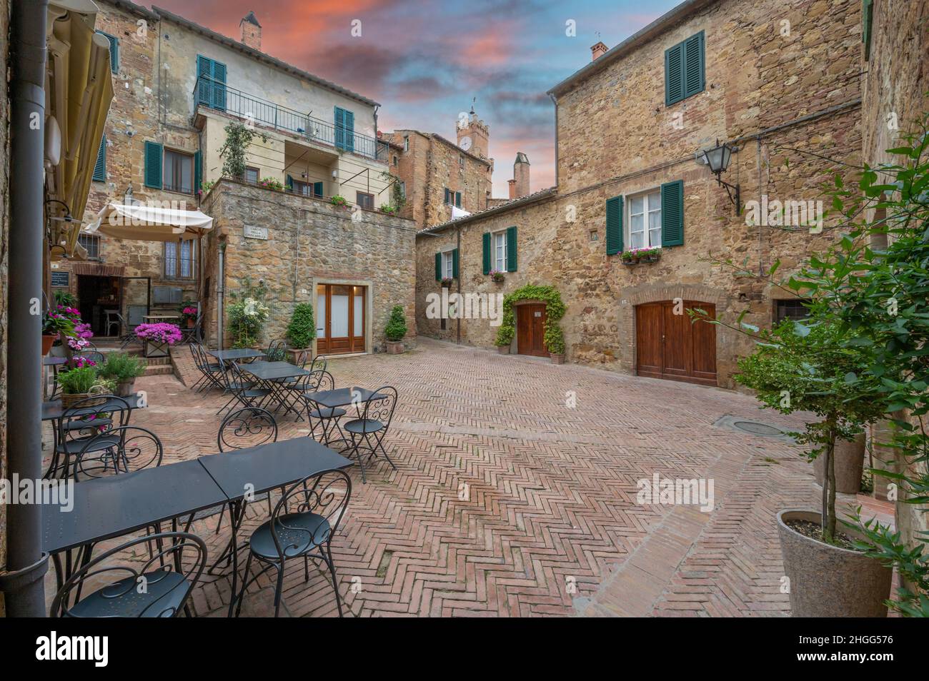 Pienza (Italie) - la magnifique ville médiévale de la Toscane au printemps, avec des vues et des paysages très célèbres dans le site de l'UNESCO de Val d'Orcia Banque D'Images