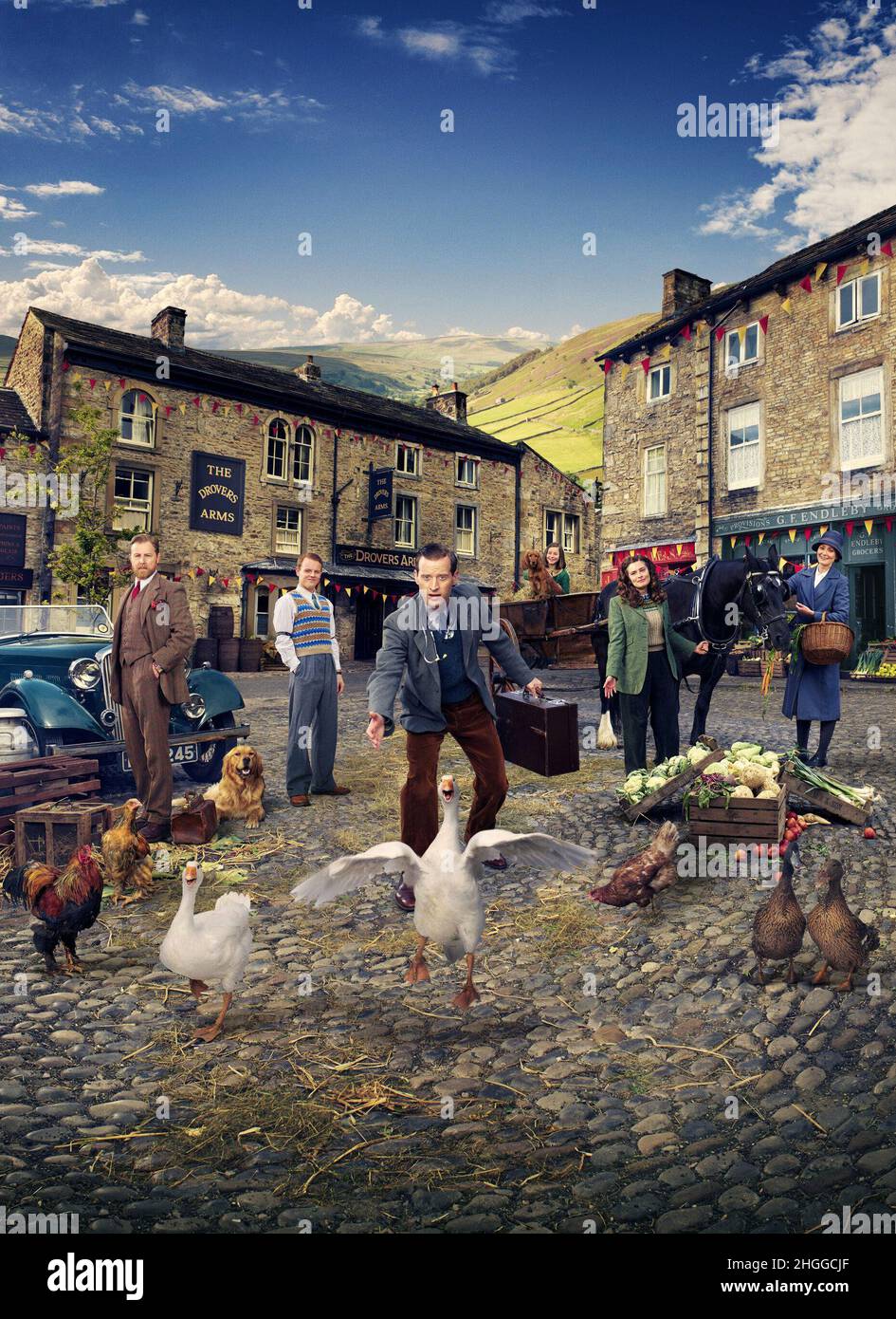 CALLUM WOODHOUSE, SAMUEL WEST, RACHEL SHENTON, ANNA MADELEY ET NICHOLAS RALPH DANS TOUTES LES CRÉATURES GRANDES ET PETITES (2020), DIRIGÉ PAR BRIAN PERCIVAL ET ANDY HAY.Crédit : divertissement / Album Banque D'Images