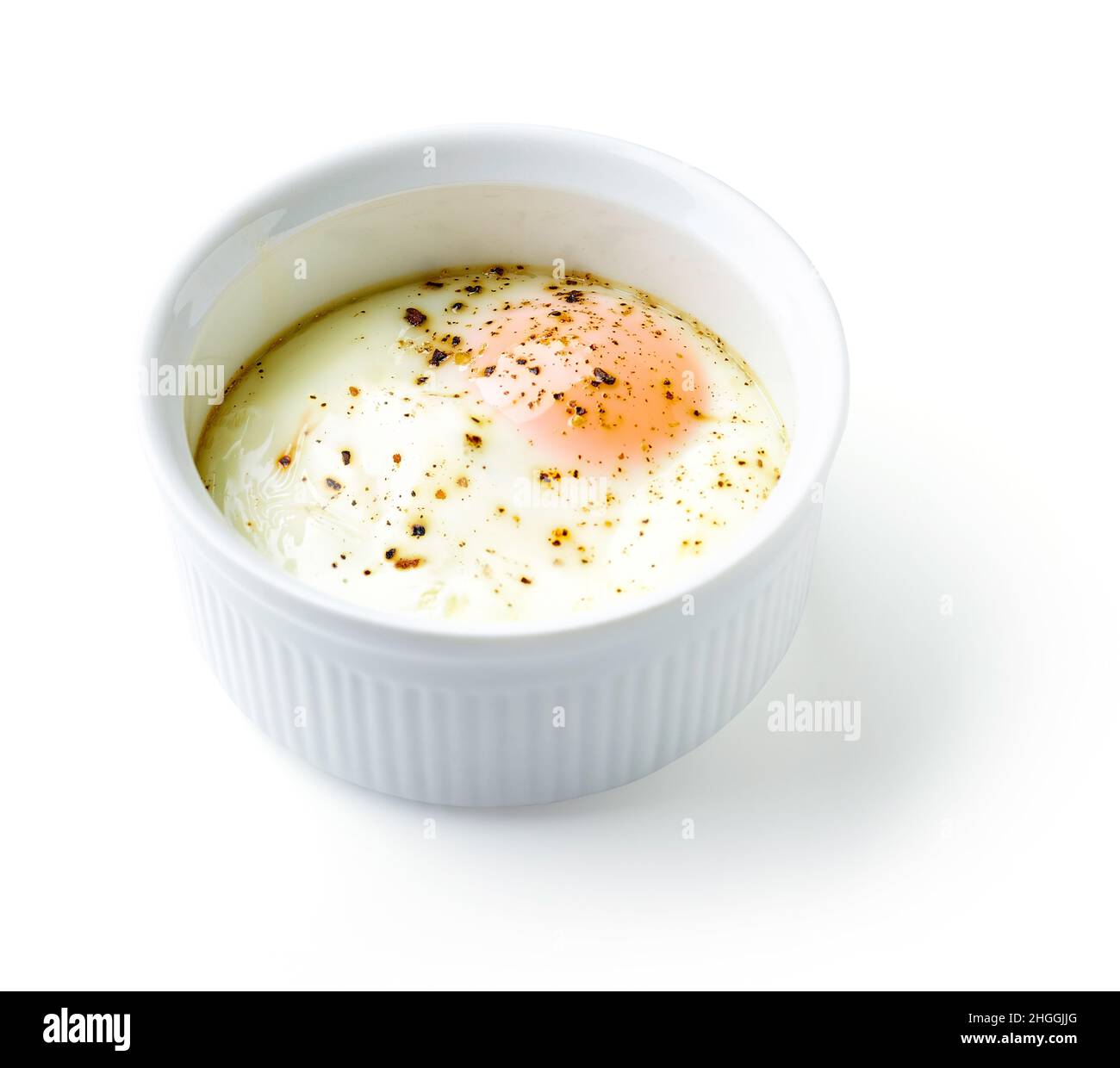 Œuf cuit isolé sur fond blanc Banque D'Images