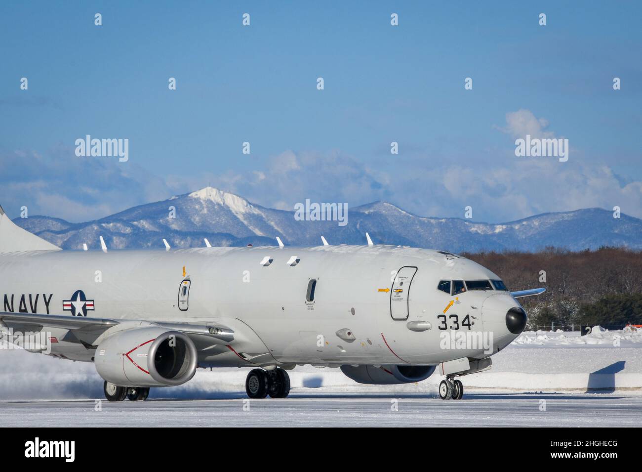 MISAWA, Japon (janv21, 2022) – Un P-8A Poséidon, affecté aux « Golden Swordmen » de l’Escadron de patrouille (VP) 47, taxis à la base aérienne de Misawa.Le VP-47 est actuellement déployé à la NAF Misawa, au Japon, pour mener des opérations de patrouille maritime et de reconnaissance et de proximité de théâtre dans la zone d'opérations de la flotte américaine 7th (C7F) à l'appui des objectifs du commandant de la Force opérationnelle 72, C7F et du Commandement Indo-Pacifique des États-Unis dans l'ensemble de la région. Banque D'Images