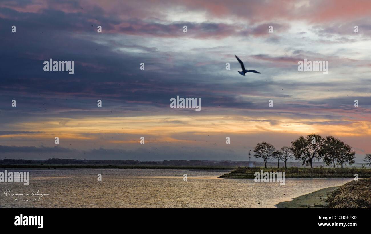 Saint Valery-sur-somme, baie de somme, chenal et reflets dans l'eau, Banque D'Images