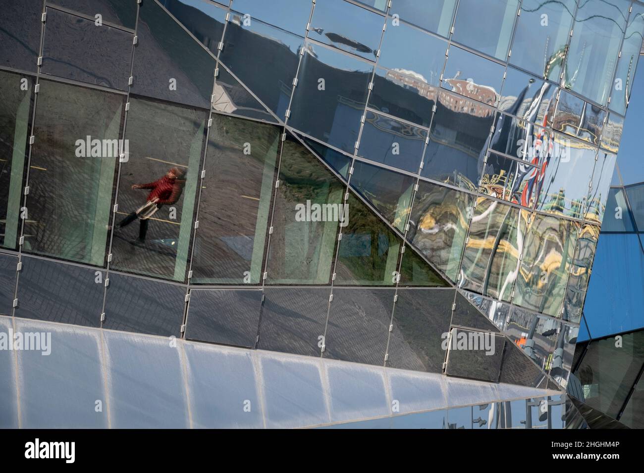 Vue extérieure du nouvel hôtel de ville de l'Assemblée de Londres (appelé le Crystal) à Royal Dock, dans le quartier East End de Newham, le 20th janvier 2020, à Londres, en Angleterre.Le maire de Londres Sadiq Khan a révélé.Le Crystal remplace le bâtiment conçu par Norman Foster sur la rive sud de la Tamise.Le maire de Londres, Sadiq Khan, a déclaré que la réinstallation permettra d'économiser £61 millions sur cinq ans, qu'il s'est engagé à dépenser pour des services de première ligne tels que la police met et la brigade des pompiers de Londres...(Légende complète dans informations supplémentaires). Banque D'Images