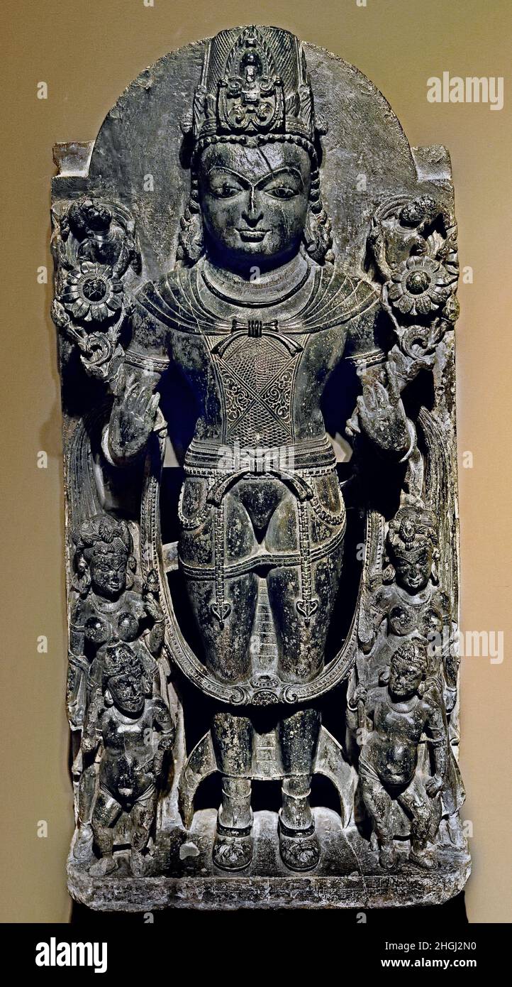 Surya - The Hindu Sun god 9th - 10th Century A.D., Rajasthan Nord-Ouest Inde Indien, gris pierre verte. Banque D'Images