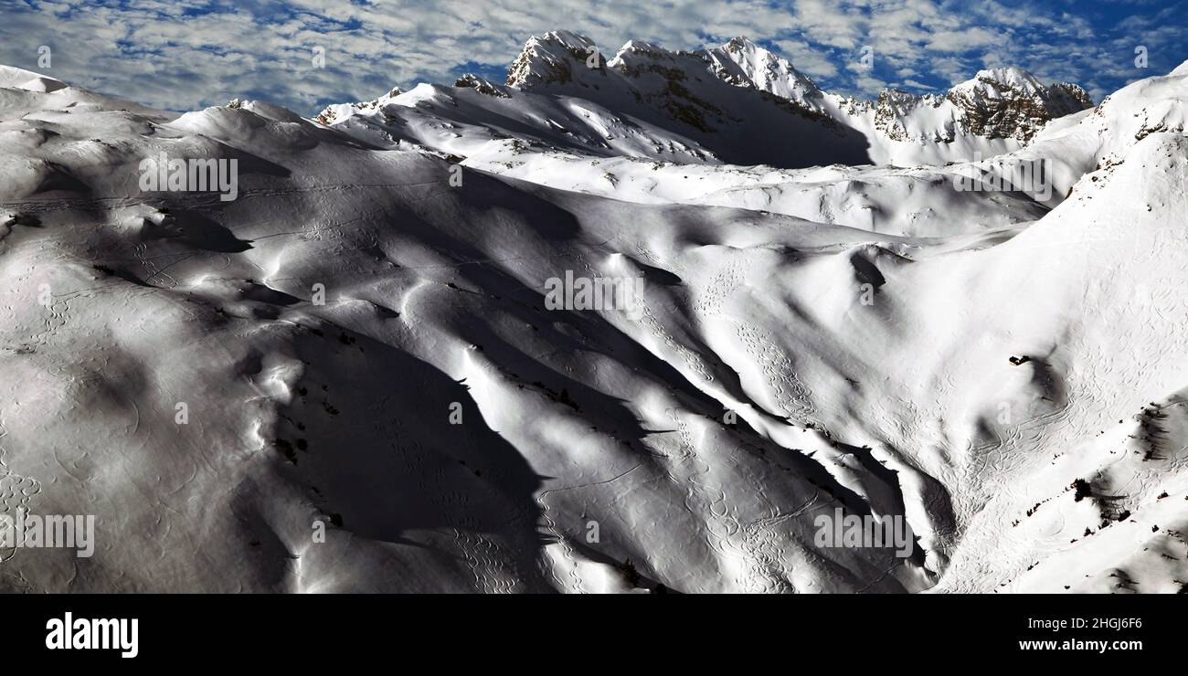 Tiefschneehang im Skigebiet Lech, Lech am Arlberg, Vorarlberg, Österreich Banque D'Images