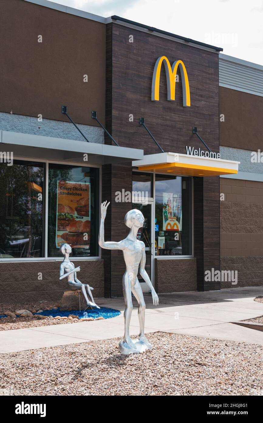 Un restaurant McDonald's sur le thème des étrangers à Roswell, Nouveau-Mexique, États-Unis, le site d'un incident célèbre impliquant un OVNI extraterrestre Banque D'Images