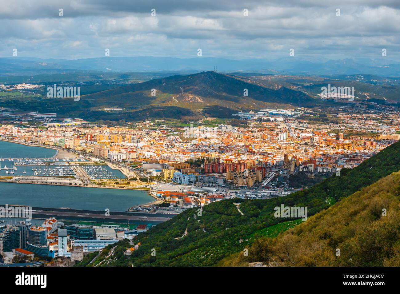 La ville et le port de Gibraltar ont vue depuis le rocher Banque D'Images