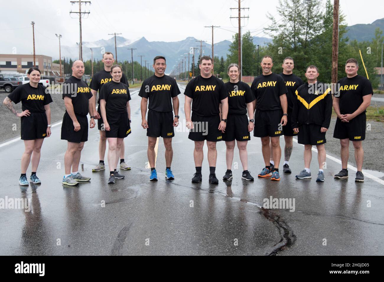 Onze soldats du U.S. Army corps of Engineers Alaska District ont