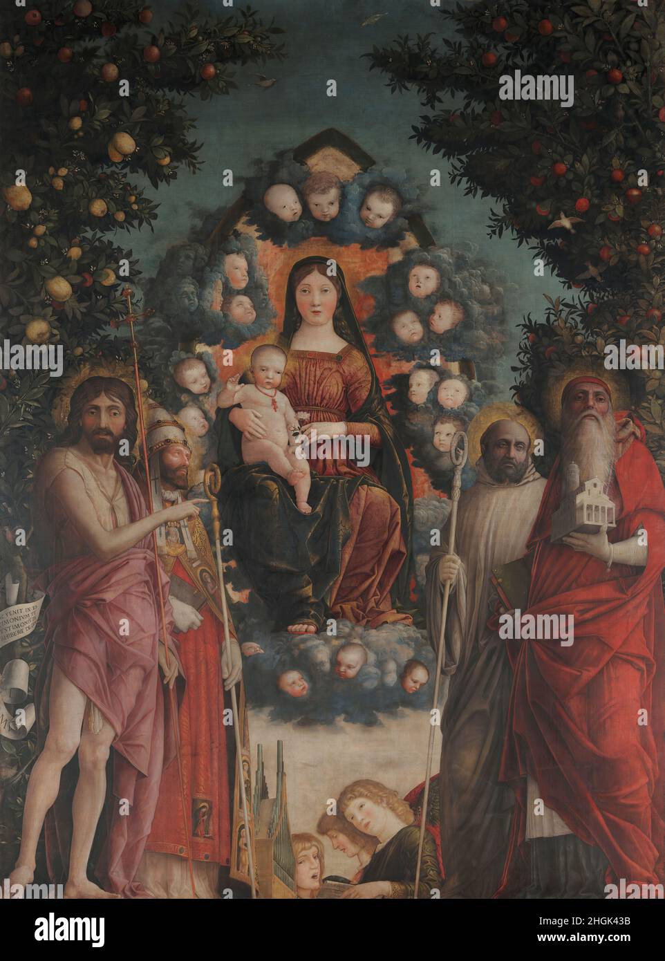Mantegna Andrea - Milan - Pinacoteca del Castello Sforzesco - Madonna à gloria e santi Giovanni Battista, Gregorio Magno, Benedetto e Gerolamo (1497) (tempera su tela 287 x 214 cm) Banque D'Images