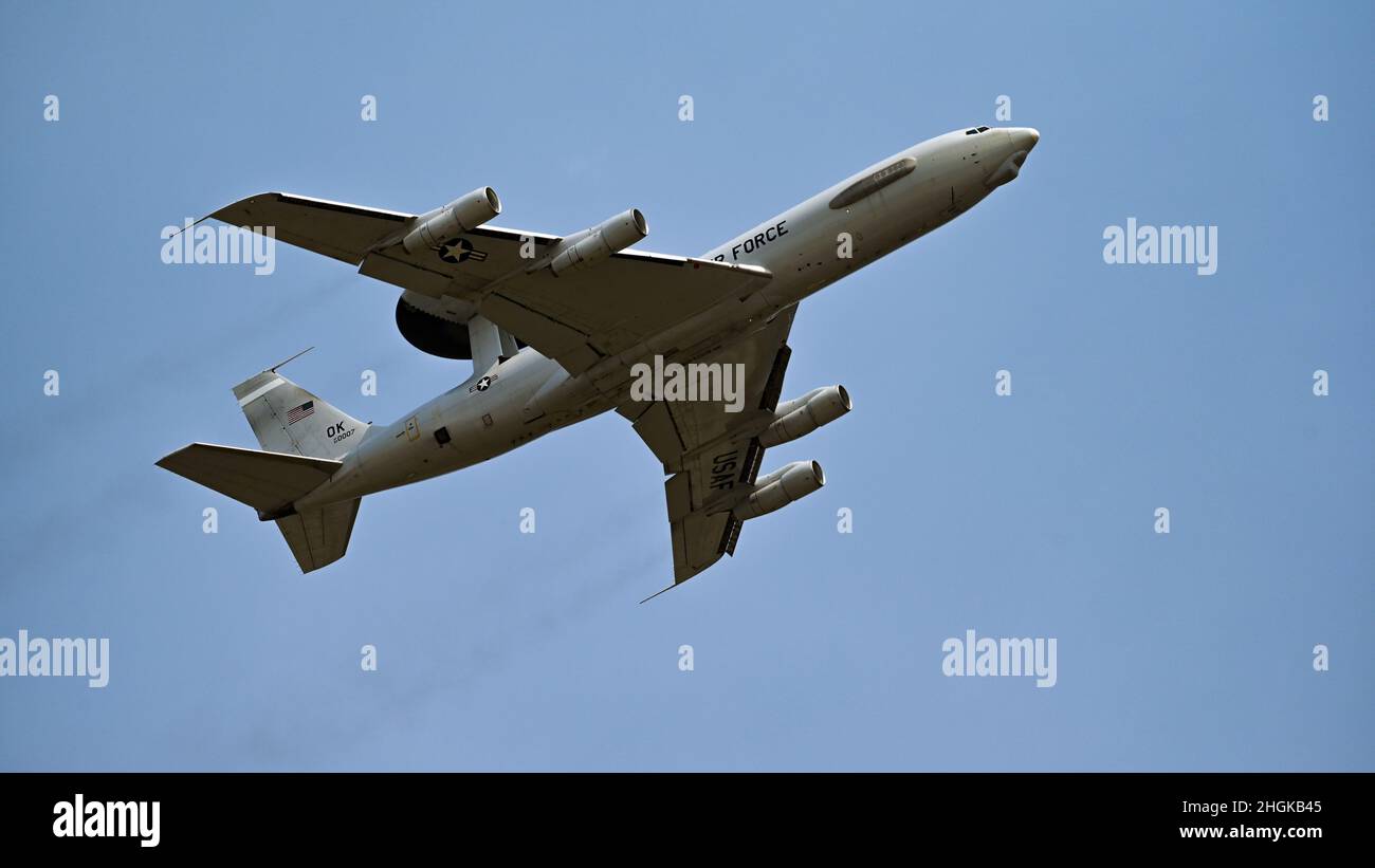 Les pilotes E-3 Sentry affectés à l'escadron de contrôle aérien aéroporté 963rd effectuent un entraînement « touch and Go » à la base aérienne de Hill, Utah, le 31 août 2021.Les 963rd étaient à Hill pour un exercice de combat Agile.À Hill, l'unité a travaillé avec le 729th Escadron de contrôle aérien et le 4th Escadron de génération de chasseurs de la 388th Escadre Fighter. Banque D'Images