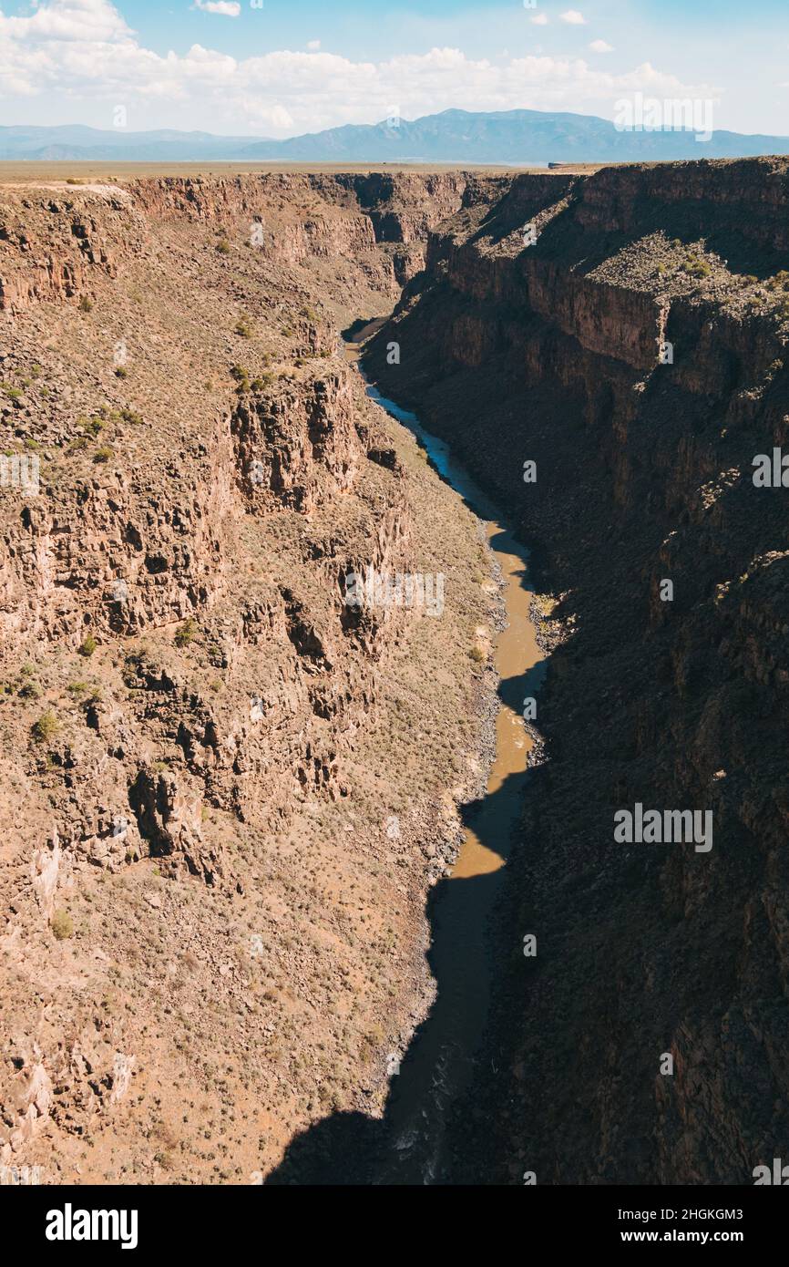 Gorge du Rio Grande, vue depuis le pont, près de Taos, Nouveau-Mexique Banque D'Images