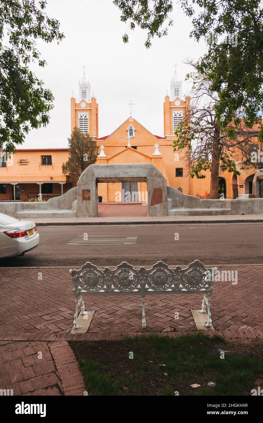 L'église de San Felipe de Neri, au style adobe, dans la vieille ville d'Albuquerque, Nouveau-Mexique. L'un des plus anciens bâtiments de la ville, reconstruit en 1793. Banque D'Images
