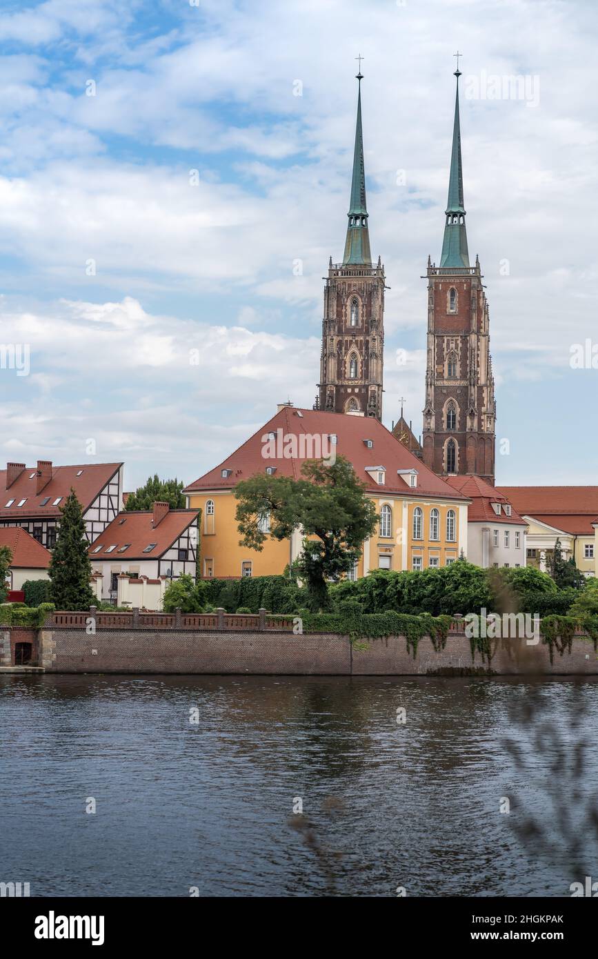 Cathédrale Saint-Jean-Baptiste Skyline avec rivière Oder à l'île de la Cathédrale (Ostrow Tumski) - Wroclaw, Pologne Banque D'Images