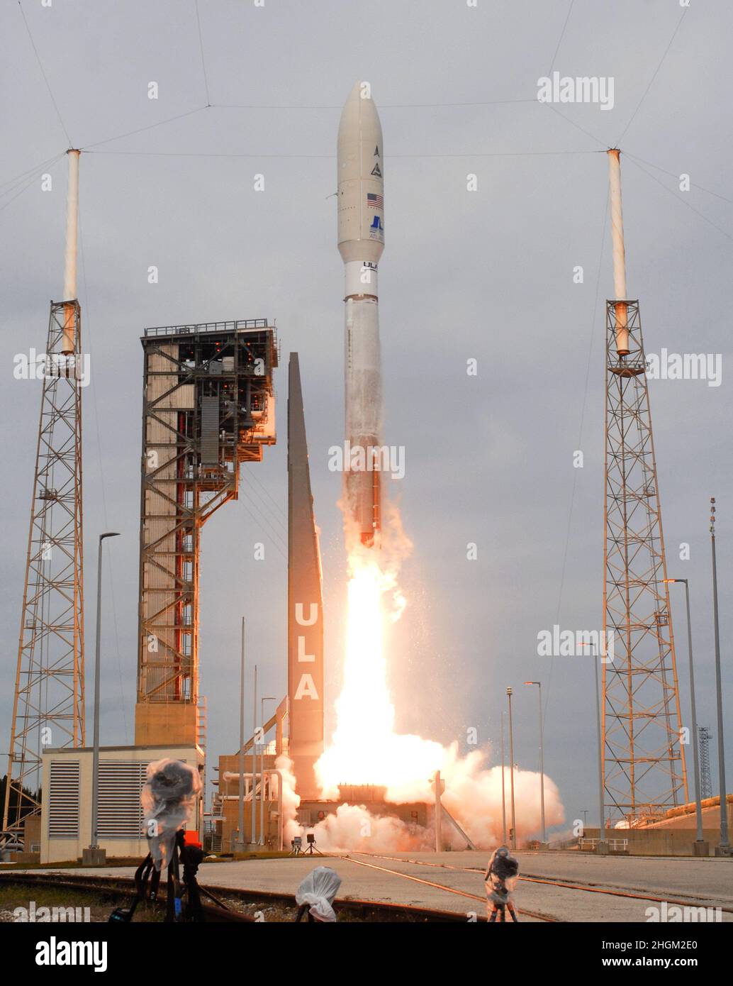 Cape Canaveral, États-Unis.21st janvier 2022.Une fusée United Launch Alliance Atlas 5 est lancée à partir du PAD 41 à la station de la Force spatiale du Cap Canaveral.La mission de l'USSF 8 transporte les cinquième et sixième satellites du programme de sensibilisation à la situation spatiale géosynchrone (SSAP) de la US Space Force, conçu pour aider l'armée à suivre et à observer les objets en orbite géosynchrone.(Photo de Paul Hennessy/SOPA Images/Sipa USA) crédit: SIPA USA/Alay Live News Banque D'Images