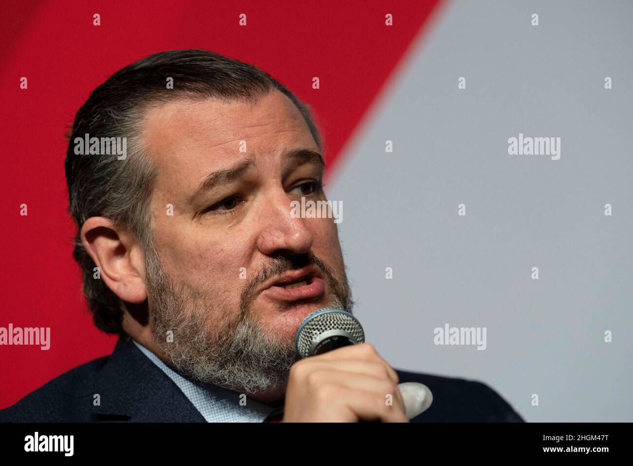 Austin, États-Unis.21st janvier 2022.Le sénateur américain TED CRUZ, républicain du Texas, explique en détail ses nombreuses critiques à l'encontre de l'administration du président Biden lors d'un discours liminaire à la conférence politique annuelle de la Texas public Policy Foundation.©Bob Daemmrich Banque D'Images