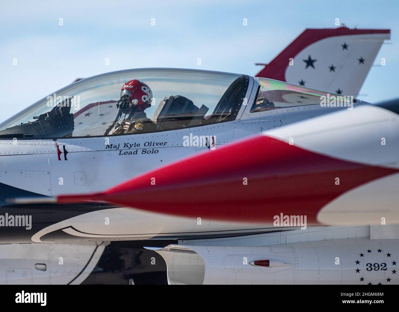 L'escadron de démonstration aérienne de la Force aérienne des États-Unis pratique les « Thunderbirds » lors du premier voyage d'entraînement d'hiver de l'équipe, le 20 janvier 2021, à Spaceport America, au Nouveau-Mexique.Ce voyage offre à l'équipe un mois de pratique du spectacle aérien dans différentes conditions et sur différents terrains.(É.-U.Photo de la Force aérienne par Tech.Sgt.Nicolas Myers) Banque D'Images