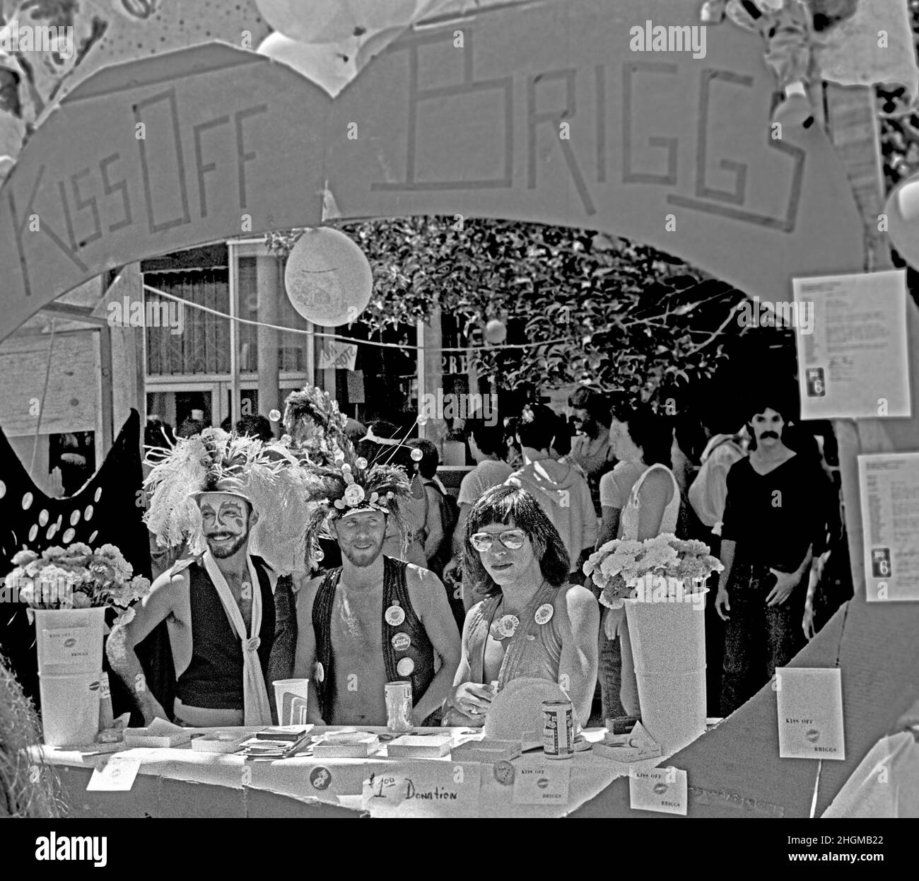 Castro Street Fair kiosque de KissOff Briggs à San Francisco, Californie, fin 1970s Banque D'Images