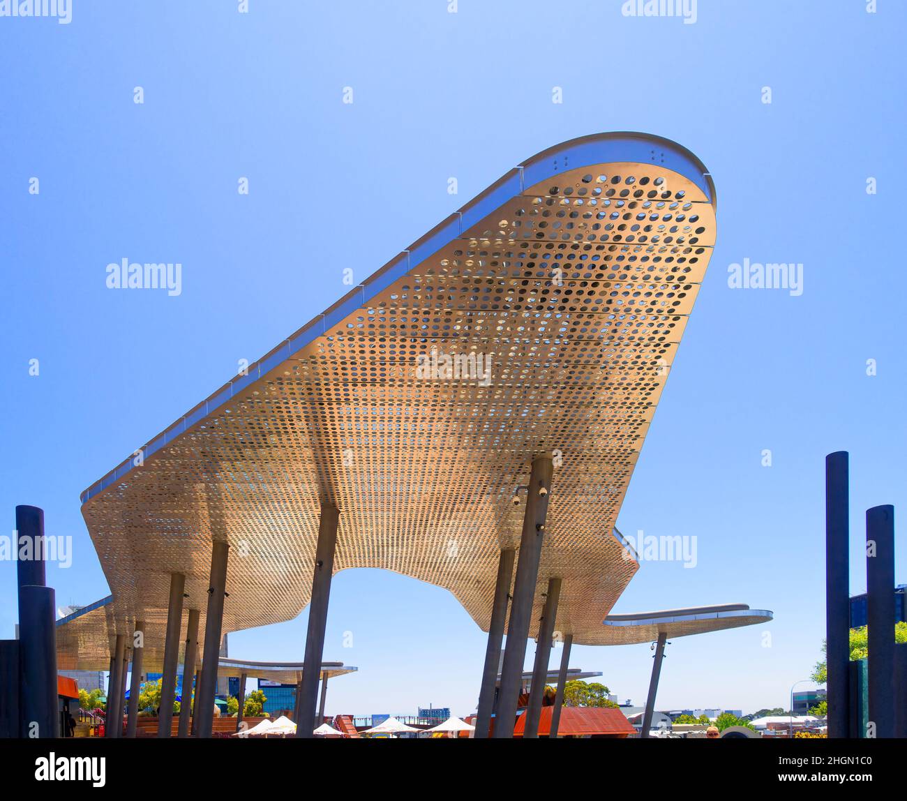 Perth, Australie - aménagement de la place Yagan en été par Lyons Architects / iredale pedersen Hook Architects / ASPECT Studios Banque D'Images