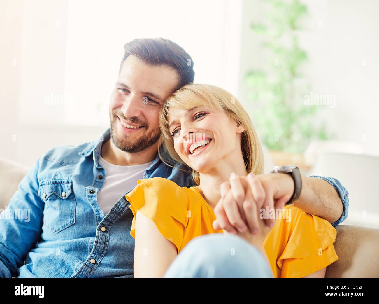 femme couple homme heureux bonheur amour jeune style de vie ensemble romantique petit ami petite amie Banque D'Images