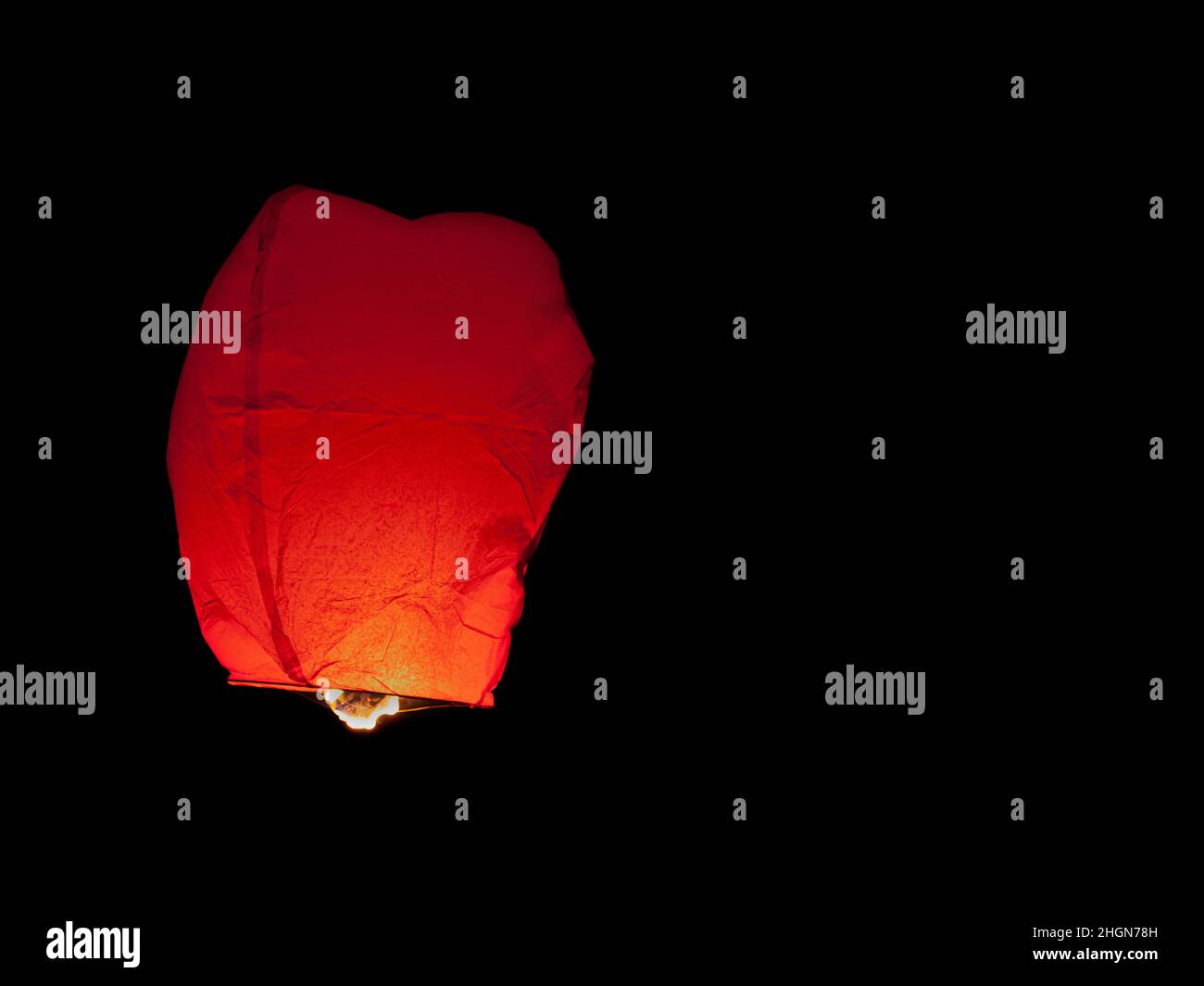 Lanterne de ciel rouge thaï sortie à Bangkok pendant le festival de Loi Krathong Banque D'Images