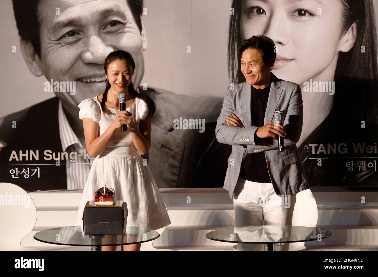 5 octobre 2012 - Busan, Corée du Sud : l'actrice Tang Wei(à gauche) et l'acteur an Sung Ki assistent à une conférence ouverte lors de l'événement ouvert du Festival International du film de Busan 17th au village de BIFF.(Ryu Seung-il / Polaris) Banque D'Images