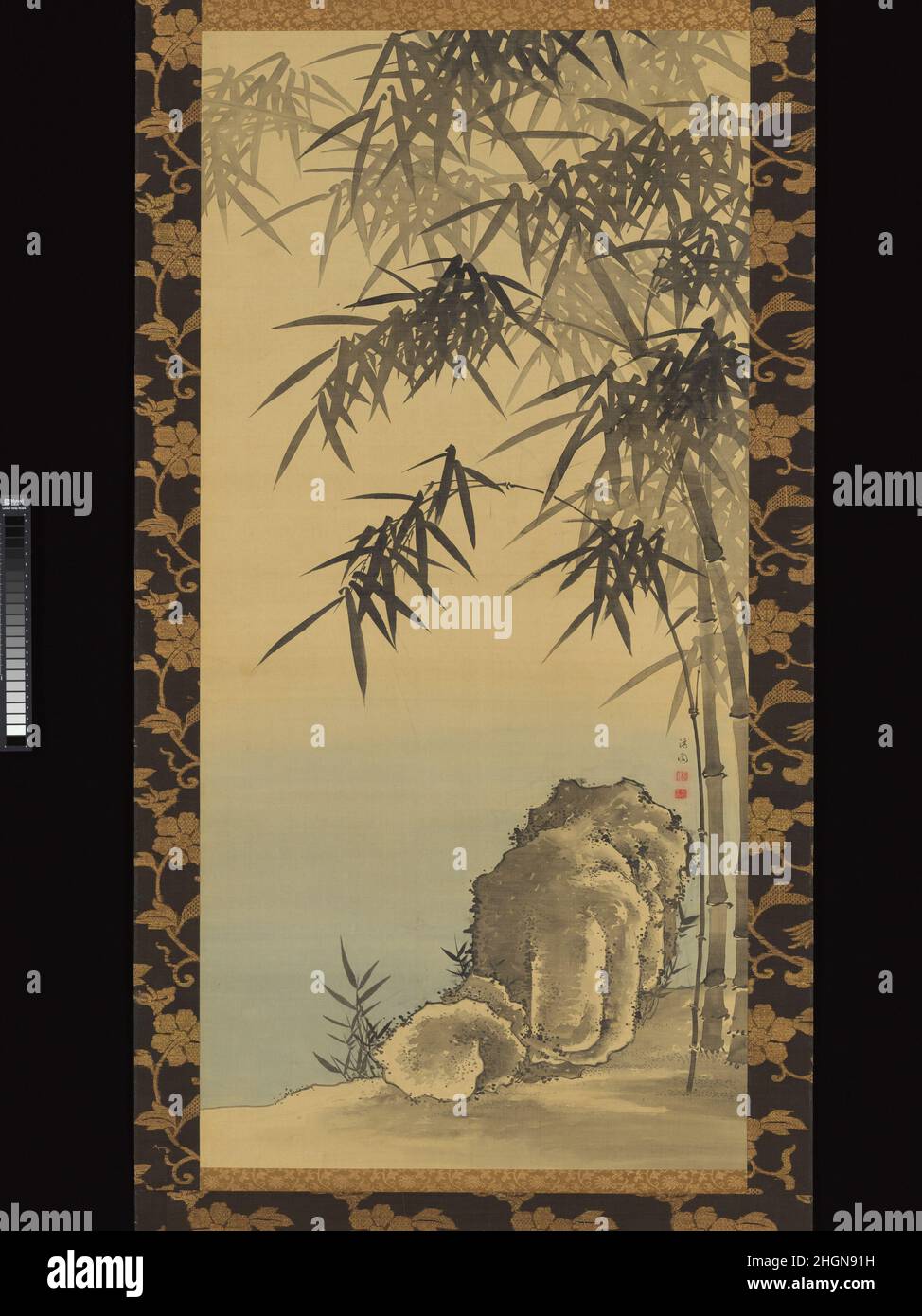 Rock et bambou 18th siècle Yanagisawa Kien cette composition simple d'un stand de bambou se pliant sur une roche angulaire, à facettes est l'oeuvre de Yanagisawa Kien, qui a créé de nombreuses peintures de bambou, fleurs et oiseaux, et d'autres sujets populaires parmi les artistes de la première école de Nanga.Le bambou était un motif privilégié parmi les peintres en tant que symbole de la vertu et de la force savantes.Ici, la configuration monumentale (malgré sa taille) de la roche, et la manipulation fluide et rythmique de la brosse dans le traitement des feuilles de bambou, ainsi que les variations dans les tons d'encre, suggèrent que l'artis Banque D'Images