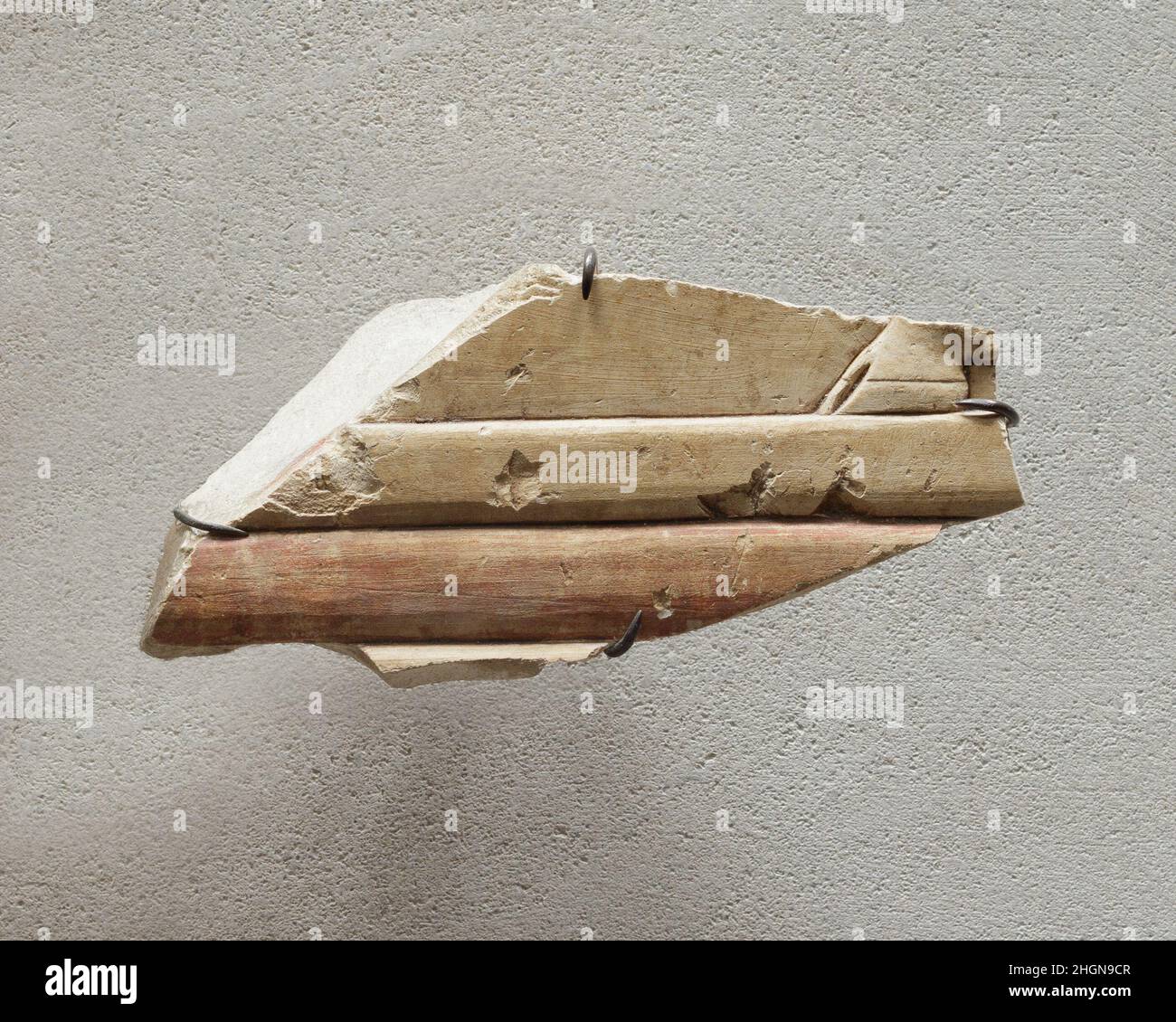 Relief du pied d'un boeuf - voir 26,3.353-3 ca.2051–2030 C.-B. Royaume du milieu.Relief du pied d'un boeuf - voir 26,3.353-3. Env.2051–2030 C.-B.Calcaire, peinture.Royaume du milieu.De l'Égypte, de la haute-Égypte, de Thèbes, de Deir el-Bahri, de la tombe de Neferu (TT 319, MMA 31), des fouilles de MMA, 1923–25.Dynastie 11 Banque D'Images