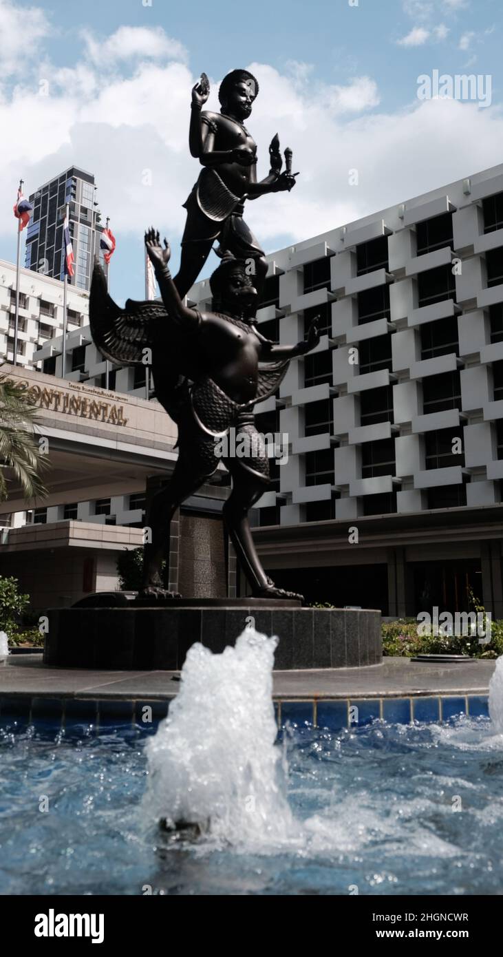 Le Vishnu Garuda Shrine Theravada Bouddhisme Intercontinental Hotel Chidlom Bangkok Thaïlande Banque D'Images