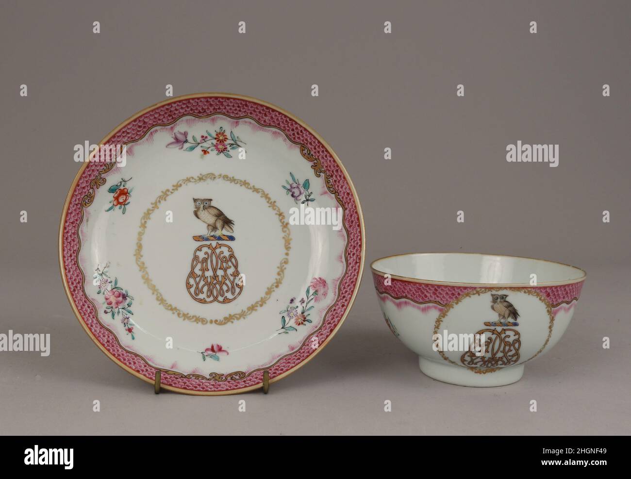 Bol et support env.1775 Chinois, pour le marché britannique.Bol et support.Chinois, pour le marché britannique. CA.1775. Porcelaine à pâte dure.Céramique-porcelaine-exportation Banque D'Images