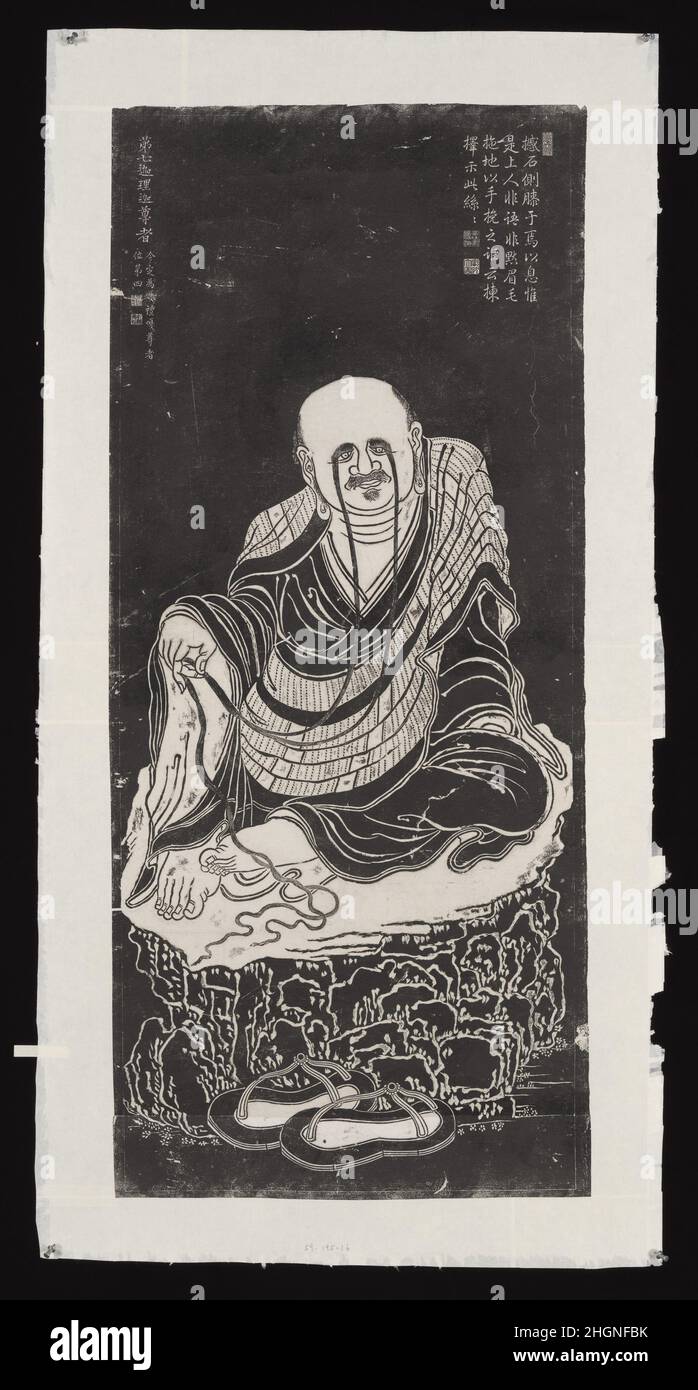 Luohan, après un ensemble attribué à la pierre de Guanxiu sculptée en 1757; frottant 18th ou 19th siècle?Non identifié des nombreux peintres luohens de toute l'histoire chinoise, aucun n'a été plus influent que le moine bouddhiste Guanxiu (832–912), dont les caricatures sauvages ont inspiré des générations d'artistes à décrire les luohans comme des êtres exotiques et surhumains.Les peintures de Guanxiu étaient déjà considérées comme rares en 1757, lorsque l’empereur Qianlong rencontra ce qu’il croyait être un cadre authentique dans un monastère de Hangzhou.Pour préserver leur apparence, l'empereur a commandé des copies et les a fait sculpter dans la pierre de sorte que le frottement Banque D'Images