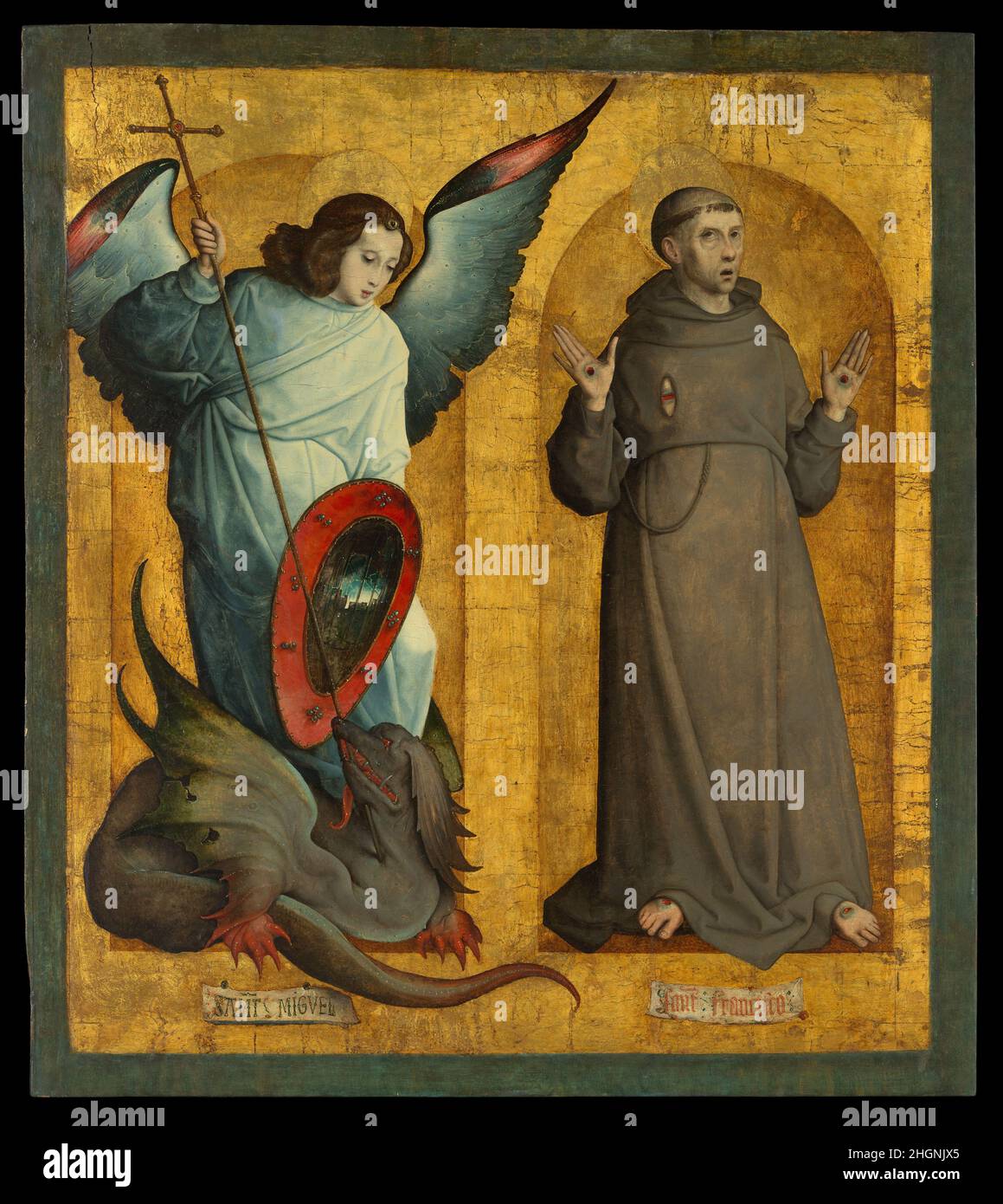 Saints Michael et Francis ca.1505–9 Juan de Flandes Netherlandish ce panneau faisait à l'origine partie d'un grand retable espagnol.L'artiste a placé les deux figures dans des niches, mais contrairement à l'image frontale ascétique de Saint François, qui est soigneusement contenue dans l'espace peu profond, Michael s'étend au-delà de sa niche.Poignardant le dragon à ses pieds, l'archange regarde en terre la vision apocalyptique, une ville fortifiée et fumeuse, qui se reflète dans son bouclier décoratif.Ce dernier détail laisse encore entrevoir l’origine Netherlandish de Juan de Flandes.L'introduction d'un fond or et Banque D'Images