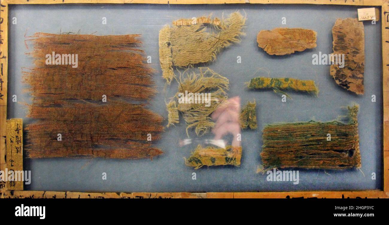 Fragment 8th siècle Japon.Fragment.Japon.8th siècle.Satin et sergé.Période Nara (710–794), Tempy?(729–749).Textiles-velours Banque D'Images