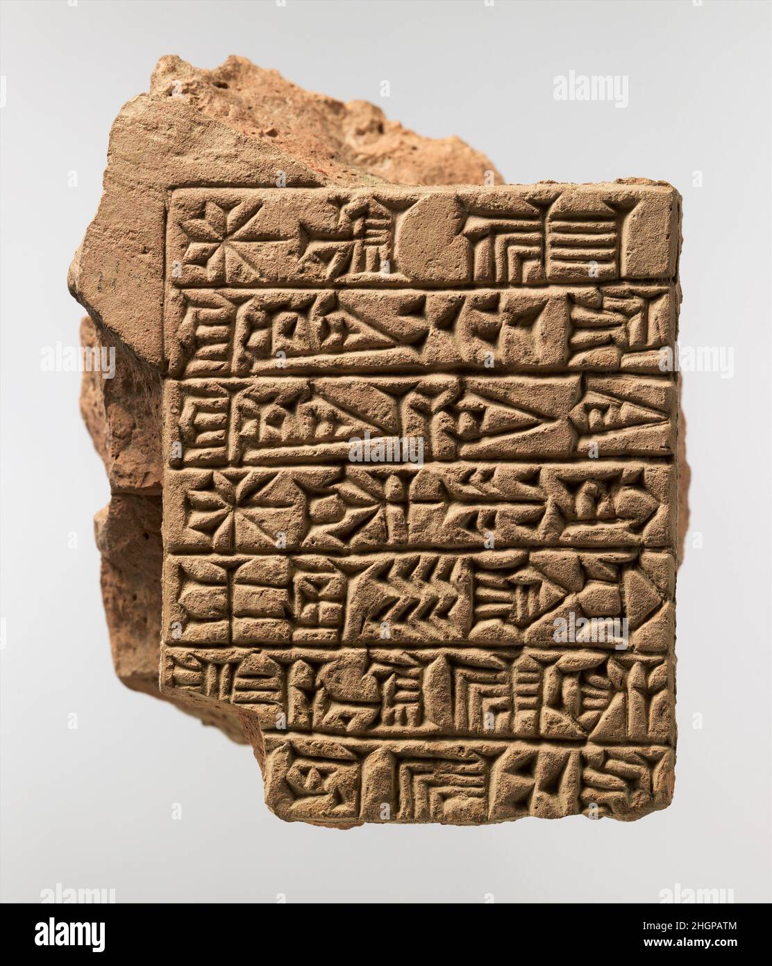 Brique inscrite : inscription dédiée d'Adad-shuma-usur ca.1216–1187 C.-B. Kassite l'entretien des temples et de leurs cultes était une responsabilité première des anciens dirigeants du proche-Orient, exigeant l'investissement de ressources importantes.Parmi les complexes religieux les plus importants se trouvait l'Ekur de Nippur, la résidence du Dieu chef Enlil.Les dirigeants, qui débutent au moins au milieu du troisième millénaire avant J.-C. et qui se poursuivent au cours du premier millénaire avant J.-C., ont laissé derrière eux des briques estampillées de leurs inscriptions comme documents de leurs travaux de construction.Enterré dans les fondations d'un bâtiment, briques estampillées Banque D'Images