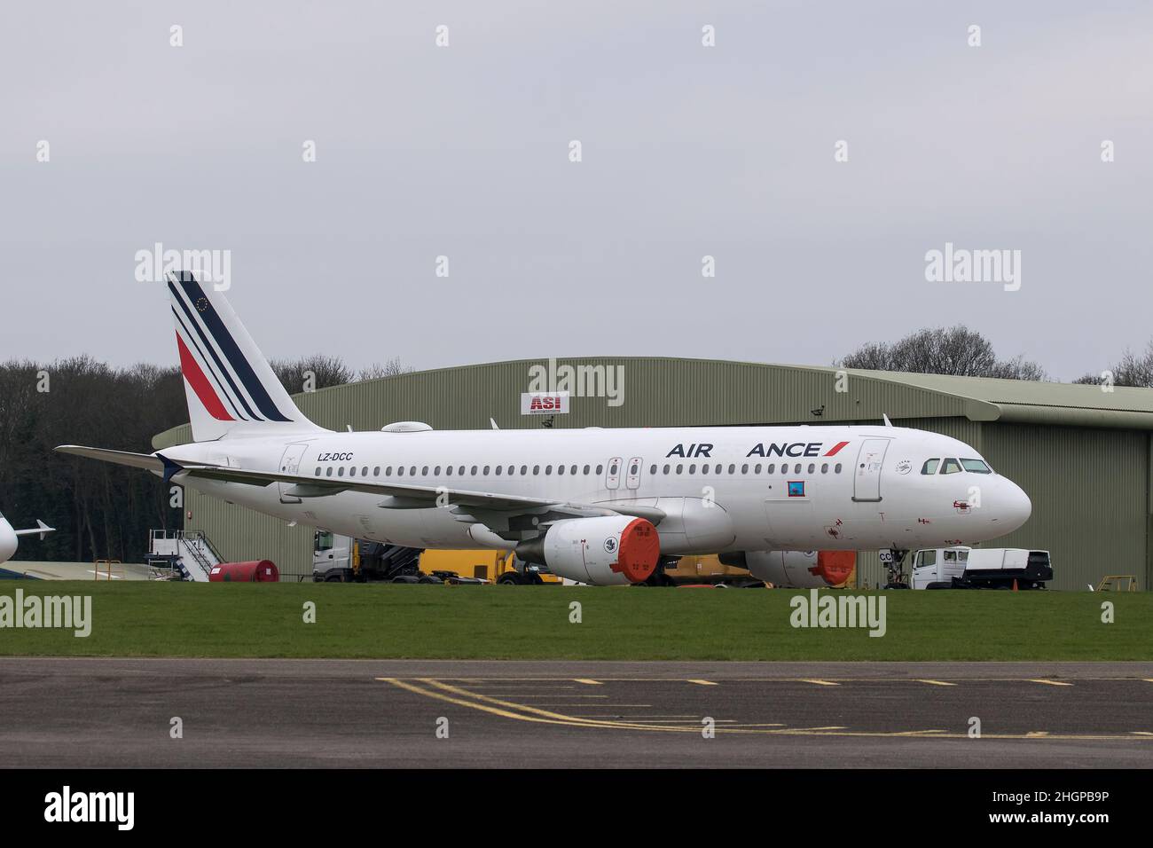 LZ-DCC ex F-GKXK Air France Airbus A320 à l'aéroport de Cotswold Kemble janvier 2022 avec Air Salvage International Banque D'Images