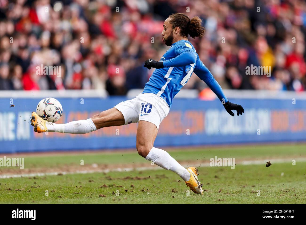 Sunderland, Royaume-Uni.22nd janvier 2022.Marcus Harness de Portsmouth pendant le Sky Bet League un match entre Sunderland et Portsmouth au stade de lumière le 22nd 2022 janvier à Sunderland, Angleterre.(Photo de Daniel Chesterton/phcimages.com) Credit: PHC Images/Alamy Live News Banque D'Images