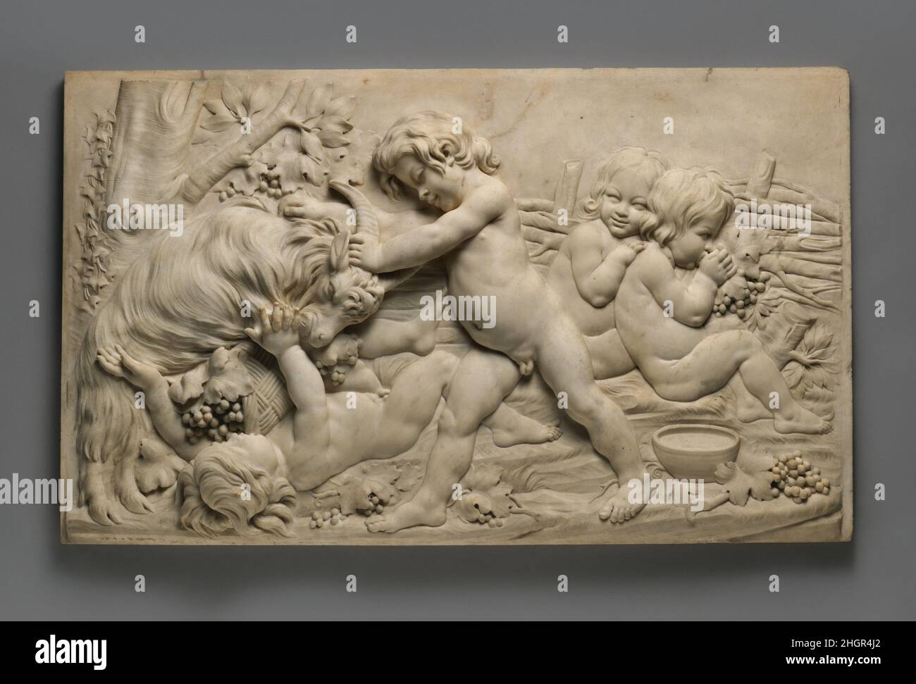 Automne (l'un des quatre) probablement au milieu du 18th siècle après un modèle d'Edme Bouchardon Français cet ensemble de quatre saisons (35.104.1–.4) sont des copies à échelle réduite de reliefs calcaires sur la fontaine de Bouchardon, rue de Grenelle, Paris, mis en service en 1735 et terminé en 1745.Automne (l'un des quatre).Après un modèle d'Edme Bouchardon (français, Chaumont 1698–1762 Paris).Français. Probablement au milieu du 18th siècle.Marbre.Sculpture Banque D'Images