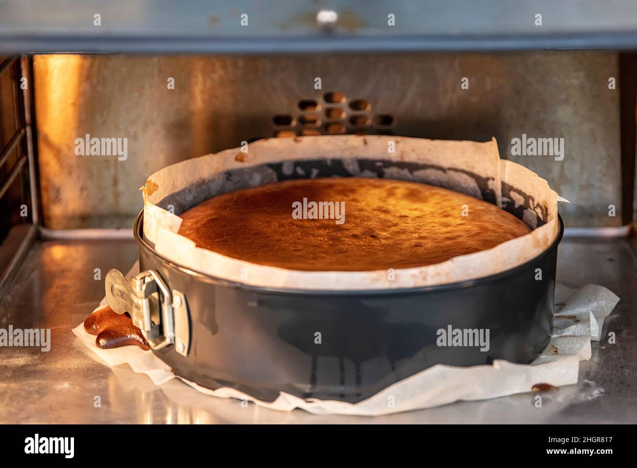 Processus De Cuisson Gâteau Au Fromage Basque Brûlé Maisonle Gâteau Saint Sébastien Grillé Est 