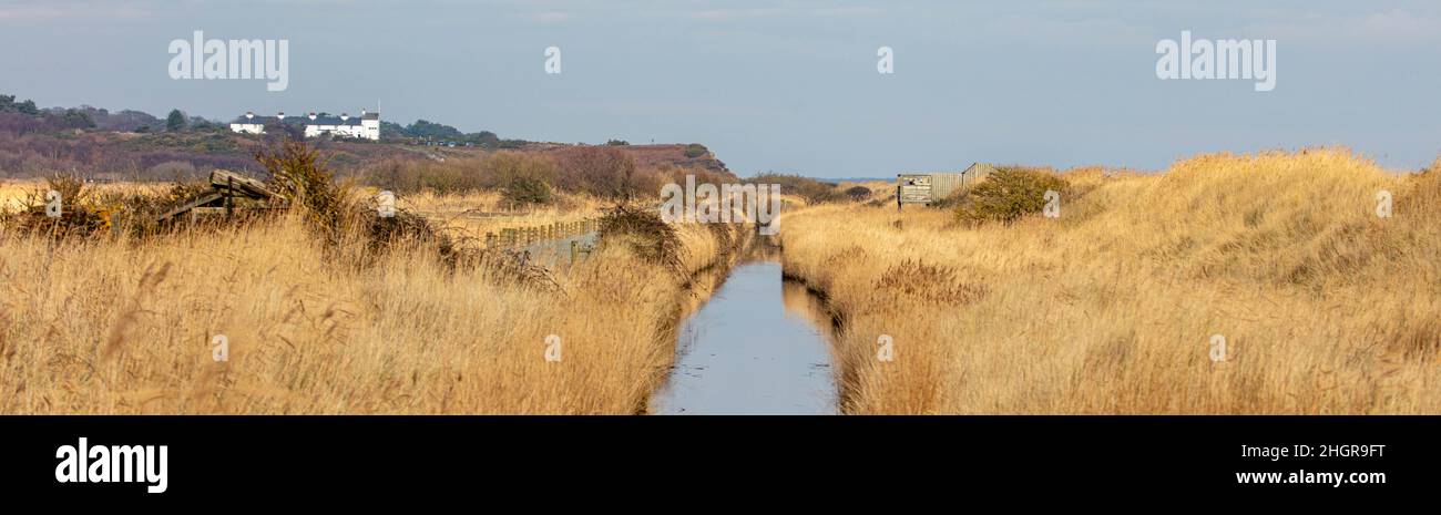 Vue sur Dunwich depuis la réserve naturelle de Minsmere Suffolk Banque D'Images