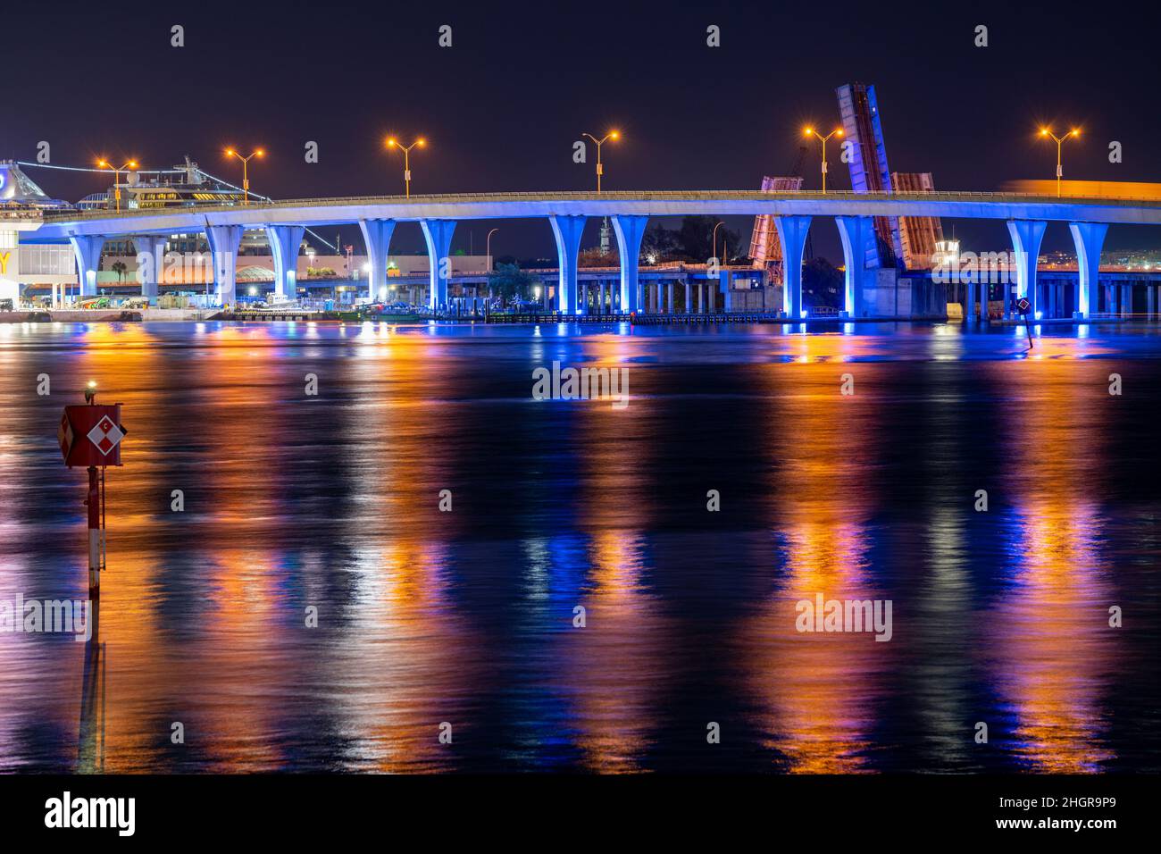 Neon Bridge Miami la nuit Banque D'Images