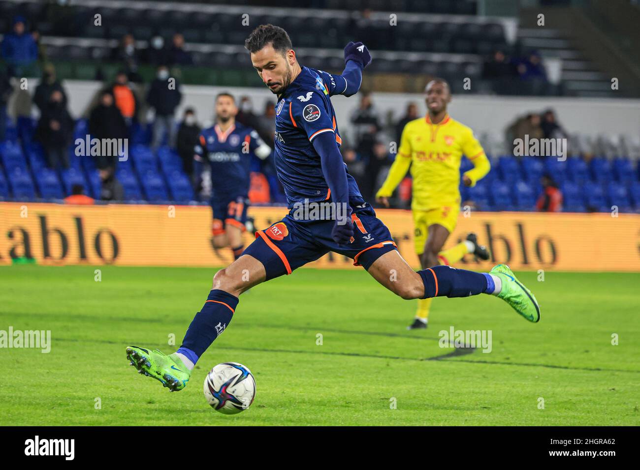 ISTANBUL, TURQUIE - JANVIER 22 : Nacer Chadli d'Istanbul Basaksehir FK pendant le match turc Super LIG entre Basaksehir et Goztepe au stade Basaksehir Fatih Terim le 22 janvier 2022 à Istanbul, Turquie (photo d'Emir Oktay/Orange Pictures) Banque D'Images