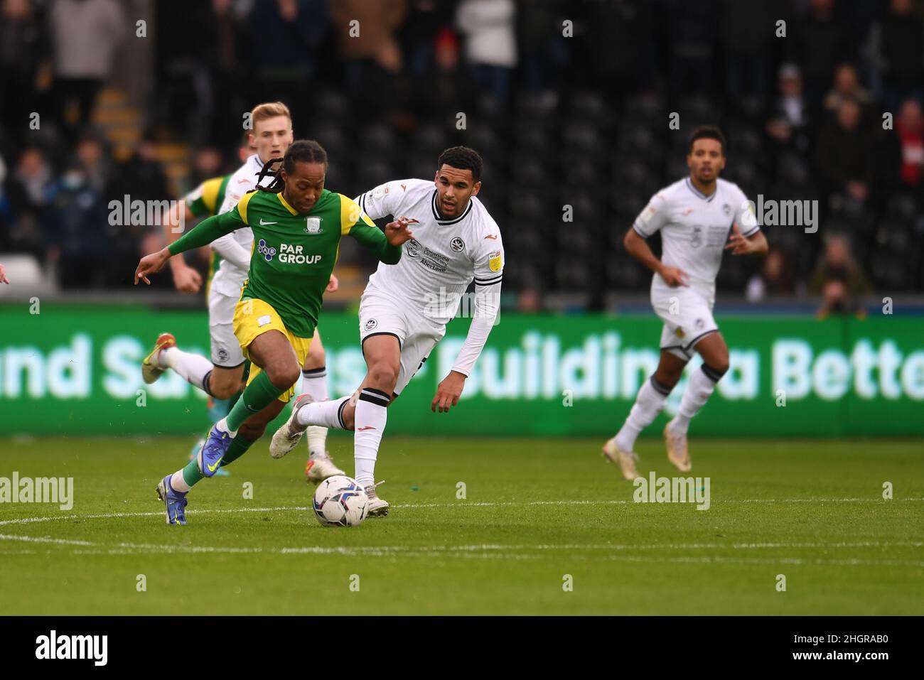 SWANSEA, ROYAUME-UNI.JAN 22nd Daniel Johnson de Preston North End s'éloigne pour commencer une autre attaque lors du match de championnat Sky Bet entre Swansea City et Preston North End au Liberty Stadium, Swansea, le samedi 22nd janvier 2022.(Credit: Jeff Thomas | MI News) Credit: MI News & Sport /Alay Live News Banque D'Images