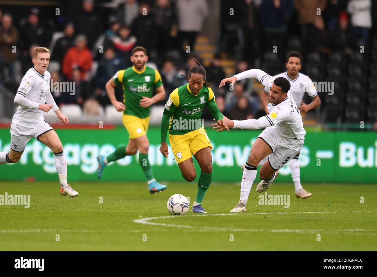 SWANSEA, ROYAUME-UNI.JAN 22nd Daniel Johnson de Preston North End s'éloigne pour commencer une autre attaque lors du match de championnat Sky Bet entre Swansea City et Preston North End au Liberty Stadium, Swansea, le samedi 22nd janvier 2022.(Credit: Jeff Thomas | MI News) Credit: MI News & Sport /Alay Live News Banque D'Images