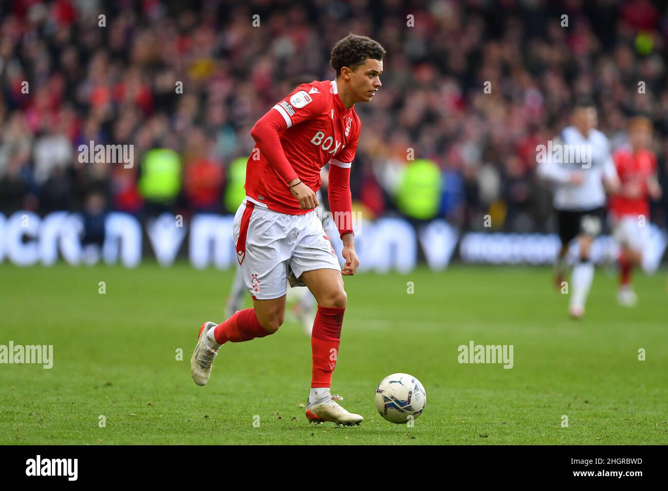 NOTTINGHAM, ROYAUME-UNI.JAN 22nd Brennan Johnson de la forêt de Nottingham en action pendant le match de championnat Sky Bet entre la forêt de Nottingham et le comté de Derby au City Ground, Nottingham, le samedi 22nd janvier 2022.(Credit: Jon Hobley | MI News) Credit: MI News & Sport /Alay Live News Banque D'Images