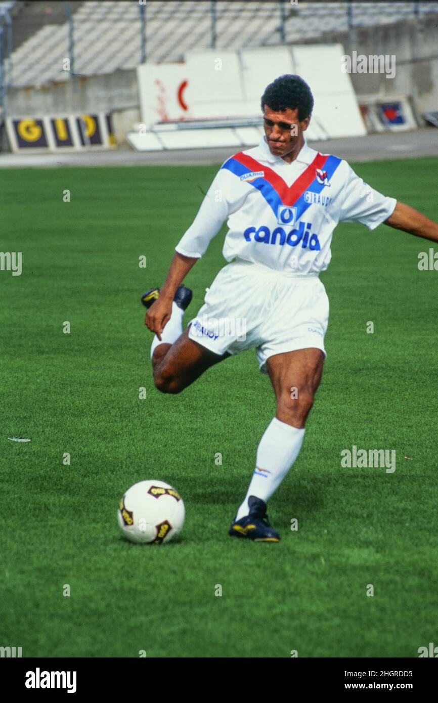 Archives 90ies : Aziz Bouderbala, club de football de Lyon, Olympique Lyonnais, Lyon, France Banque D'Images