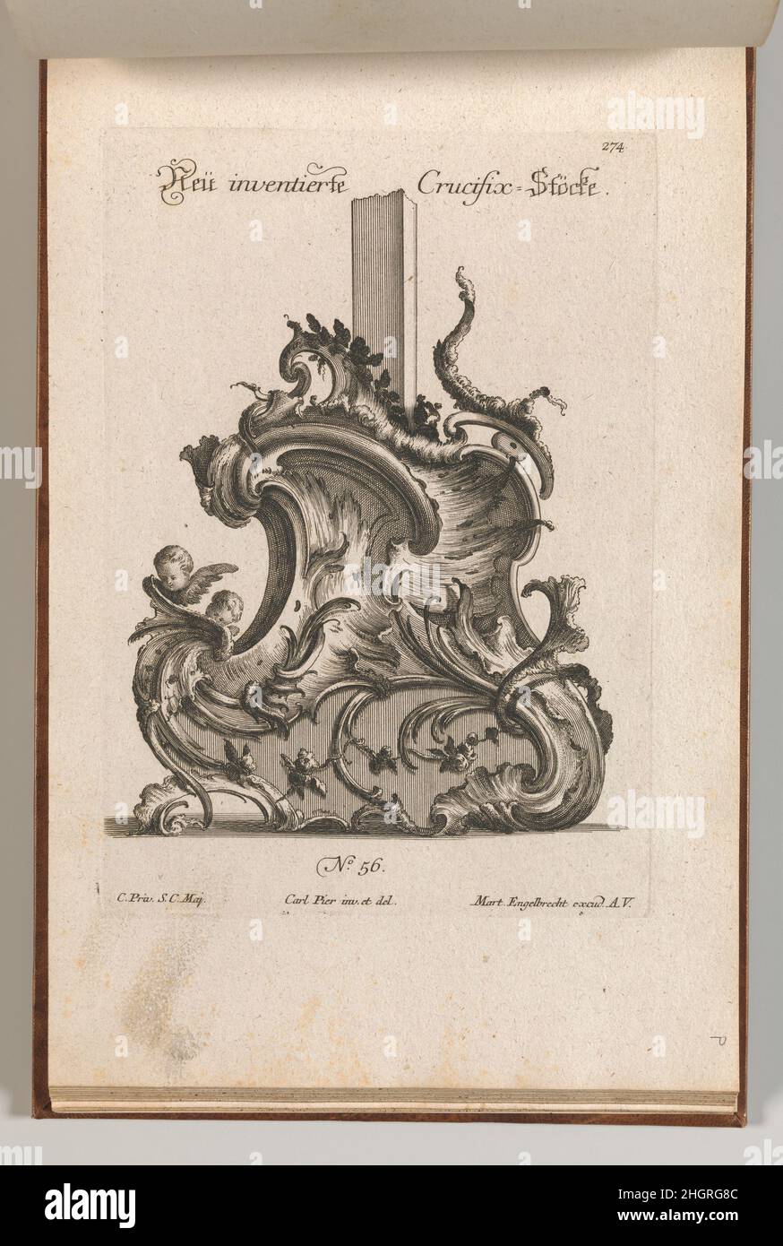 Conception pour la base d'un Crucifix, planche 1 à partir de: 'Neü inventierte Crucifix= Stöcke' imprimé ca.1750–56 Jacob Gottlieb Thelot imprimé décoratif avec un motif pour la base d'un crucifix décoré d'ornements de rocaille et 2 chérubins sur le côté gauche de la base.Cet imprimé est lié dans un album contenant 27 séries avec un total de 122 gravures d'ornement du fonds de l'éminent éditeur d'Augsbourg Martin Engelbrecht.Conception pour la base d'un Crucifix, planche 1 à partir de: 'Neü inventierte Crucifix= Stöcke'.Après Carl Pier (allemand, active Augsbourg, env.1750).Imprimé env.1750–56.Gravure.Martin Engel Banque D'Images