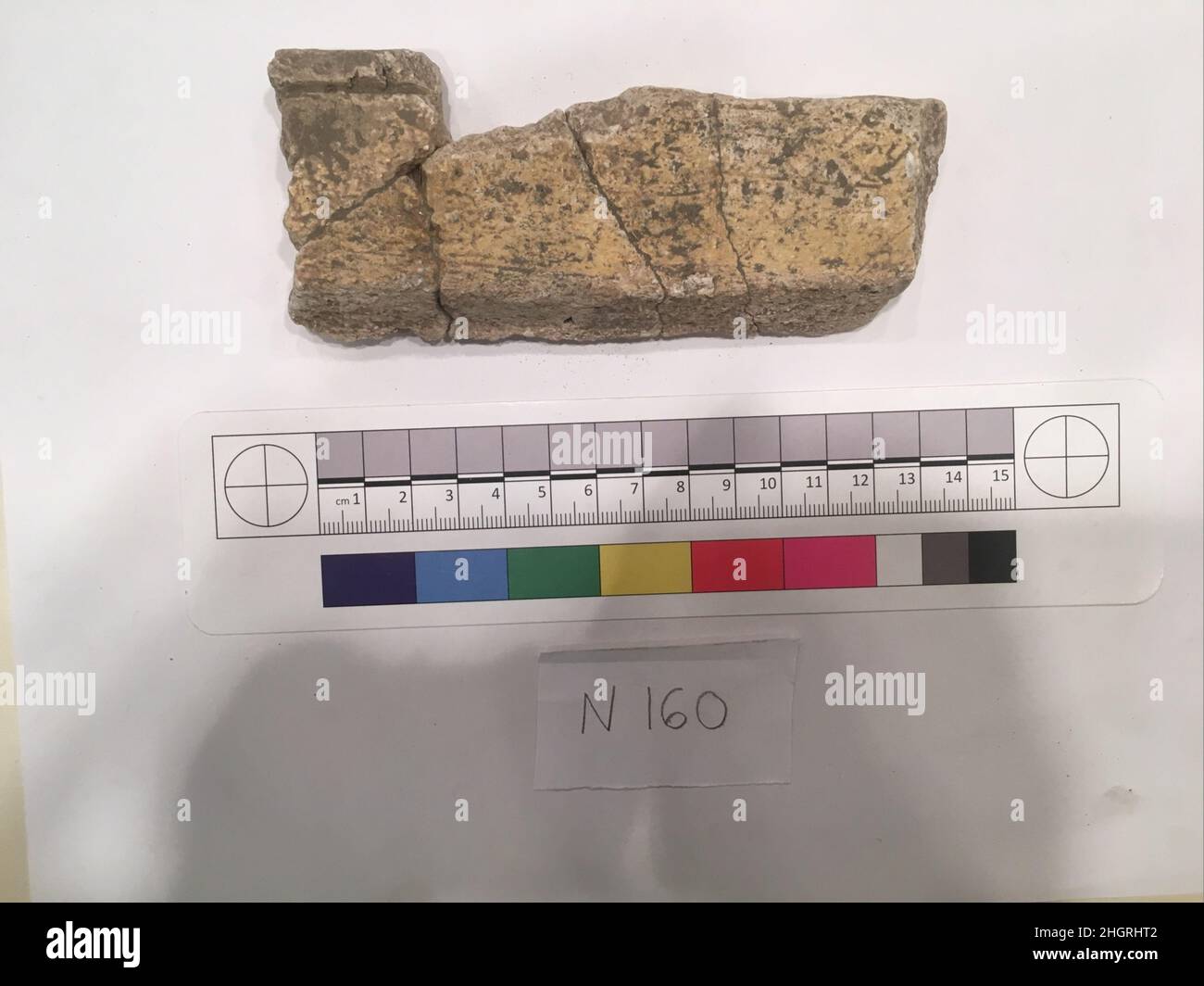 Fragment de stuc probablement 8th–12th siècle.Fragment de stuc. Probablement 8th–12th siècle.Stuc, sculpté, peint.Excavé en Iran, Nishapur.Stuc Banque D'Images