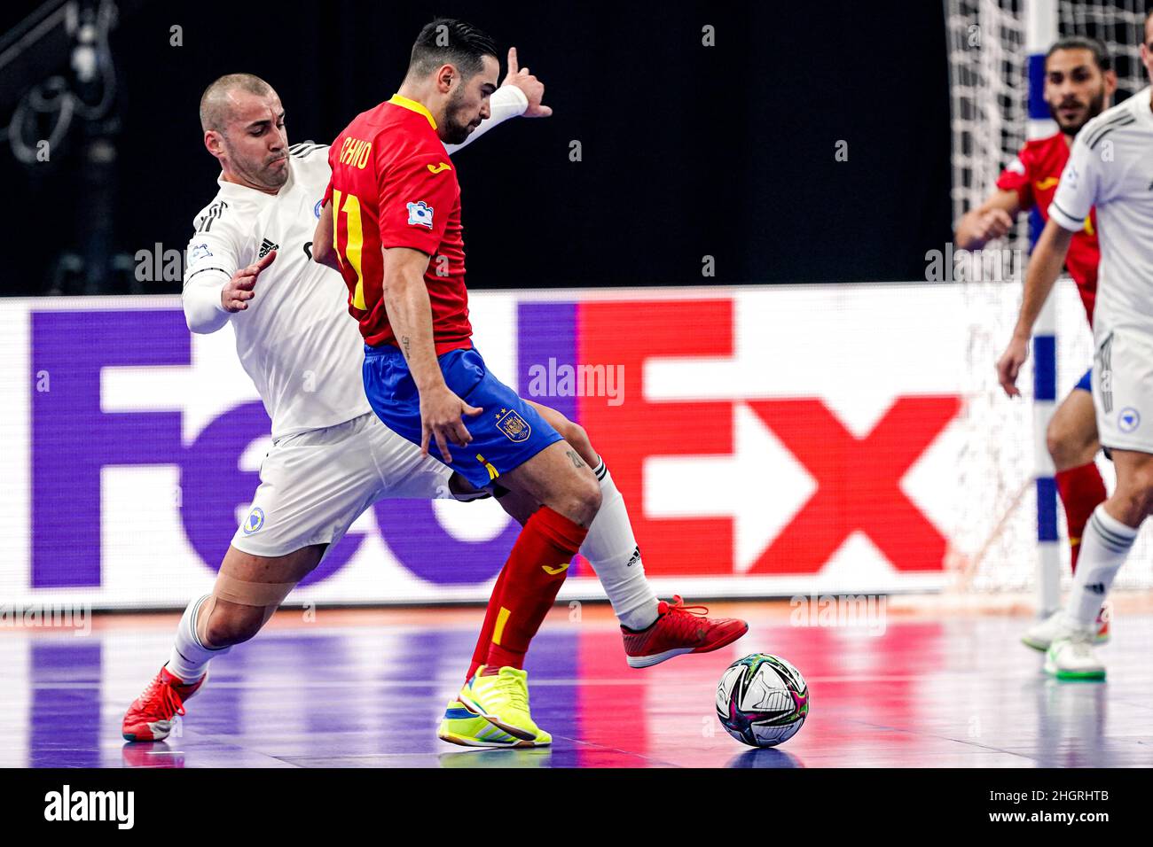 GRONINGEN, PAYS-BAS - JANVIER 22 : Chino d'Espagne, Nermin Kahvedzic de Bosnie-Herzégovine pendant le match du Futsal des hommes Euro 2022 Groupe D entre l'Espagne et la Bosnie-Herzégovine au Martiniplaza le 22 janvier 2022 à Groningen, pays-Bas (photo d'Andre Weening/Orange Pictures) Banque D'Images