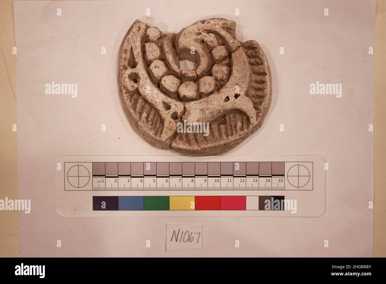 Fragment de stuc probablement 8th–12th siècle.Fragment de stuc 740844 Banque D'Images