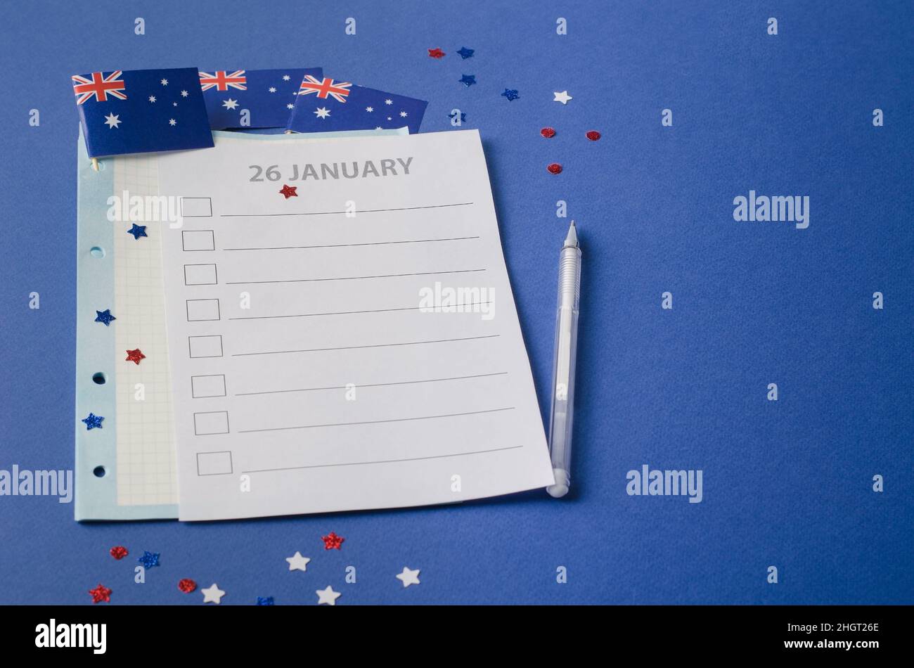 Australia Day le 26 janvier ou Anzac Day.Liste des tâches formulaire vierge sur fond bleu avec le drapeau de l'Australie Banque D'Images
