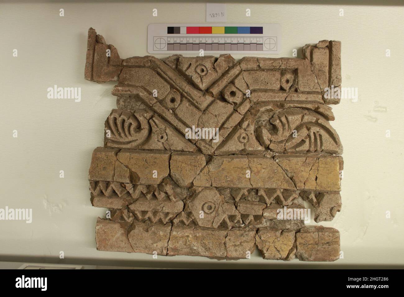 Fragment de stuc probablement 8th–12th siècle.Fragment de stuc 741517 Banque D'Images